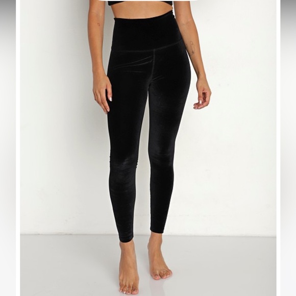 Velvet Motion High Waisted Midi Legging and cropped tank set. - Picture 10 of 12